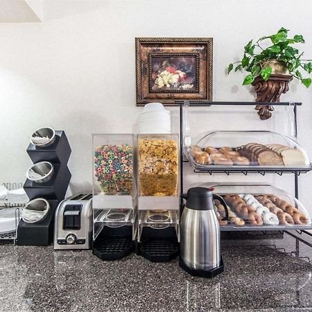סוויטווטר Rodeway Inn מראה חיצוני תמונה