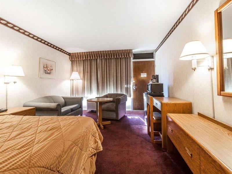 סוויטווטר Rodeway Inn מראה חיצוני תמונה
