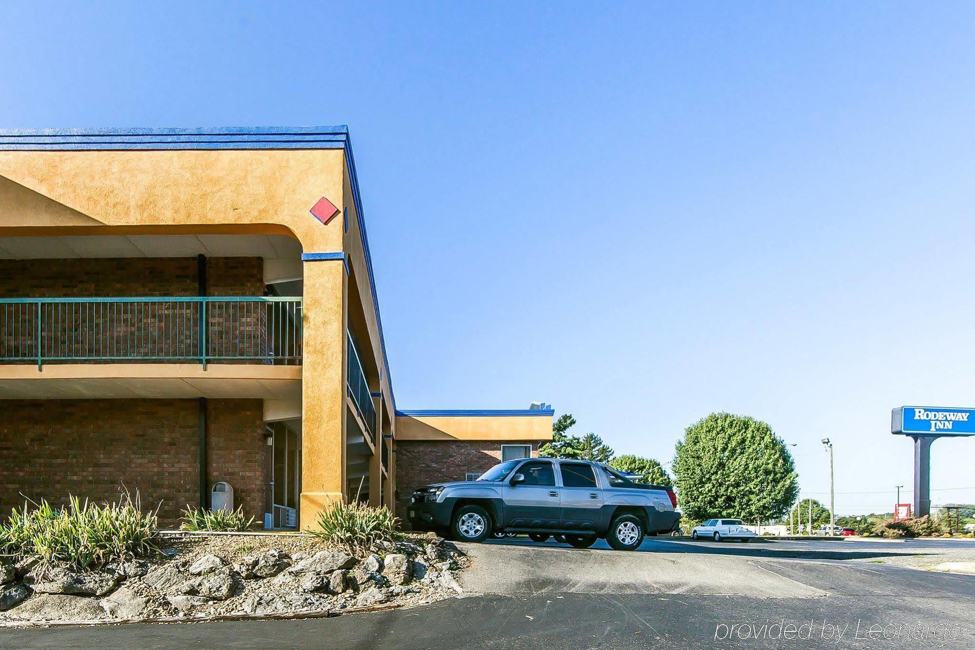 סוויטווטר Rodeway Inn מראה חיצוני תמונה