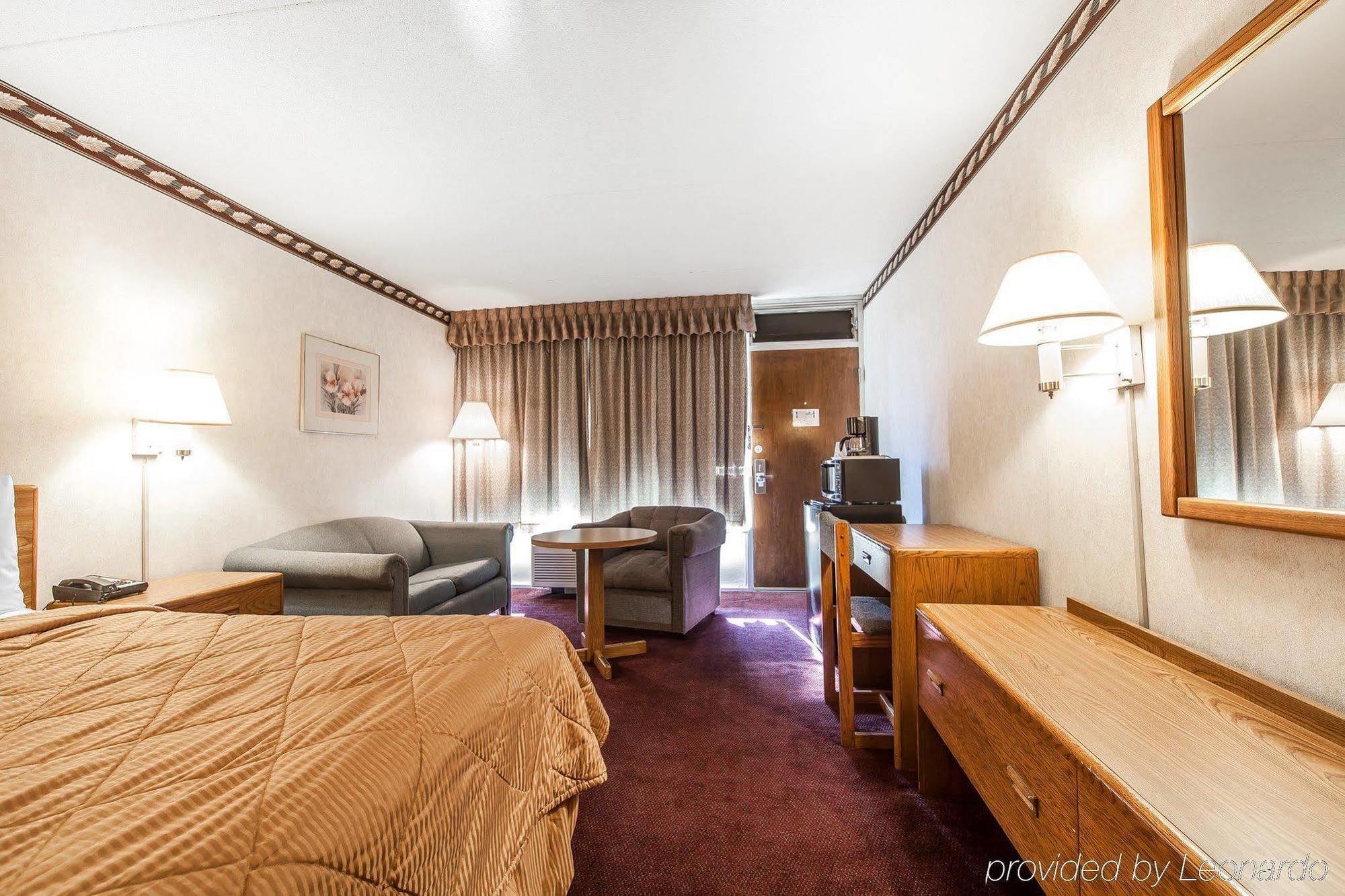סוויטווטר Rodeway Inn מראה חיצוני תמונה