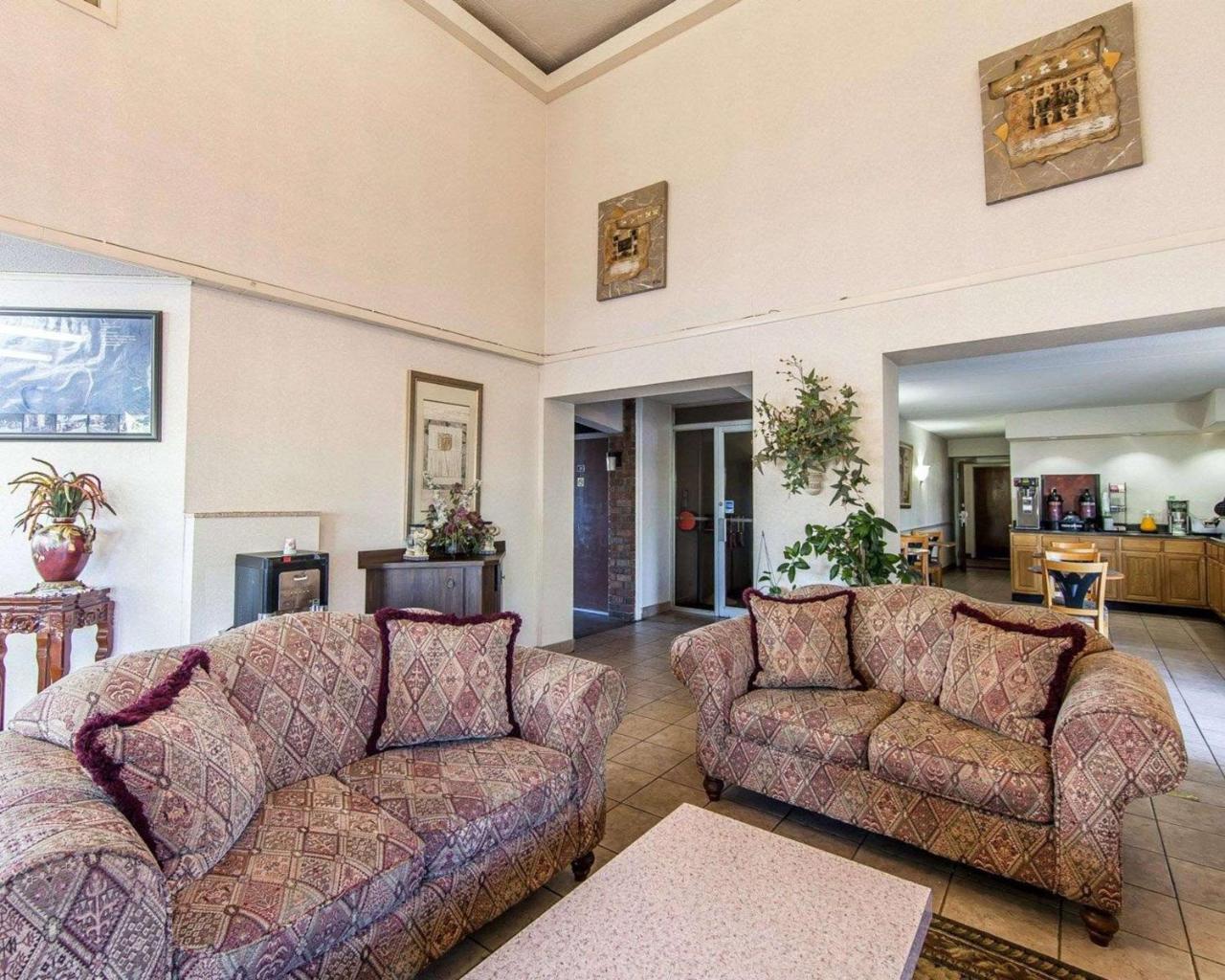 סוויטווטר Rodeway Inn מראה חיצוני תמונה