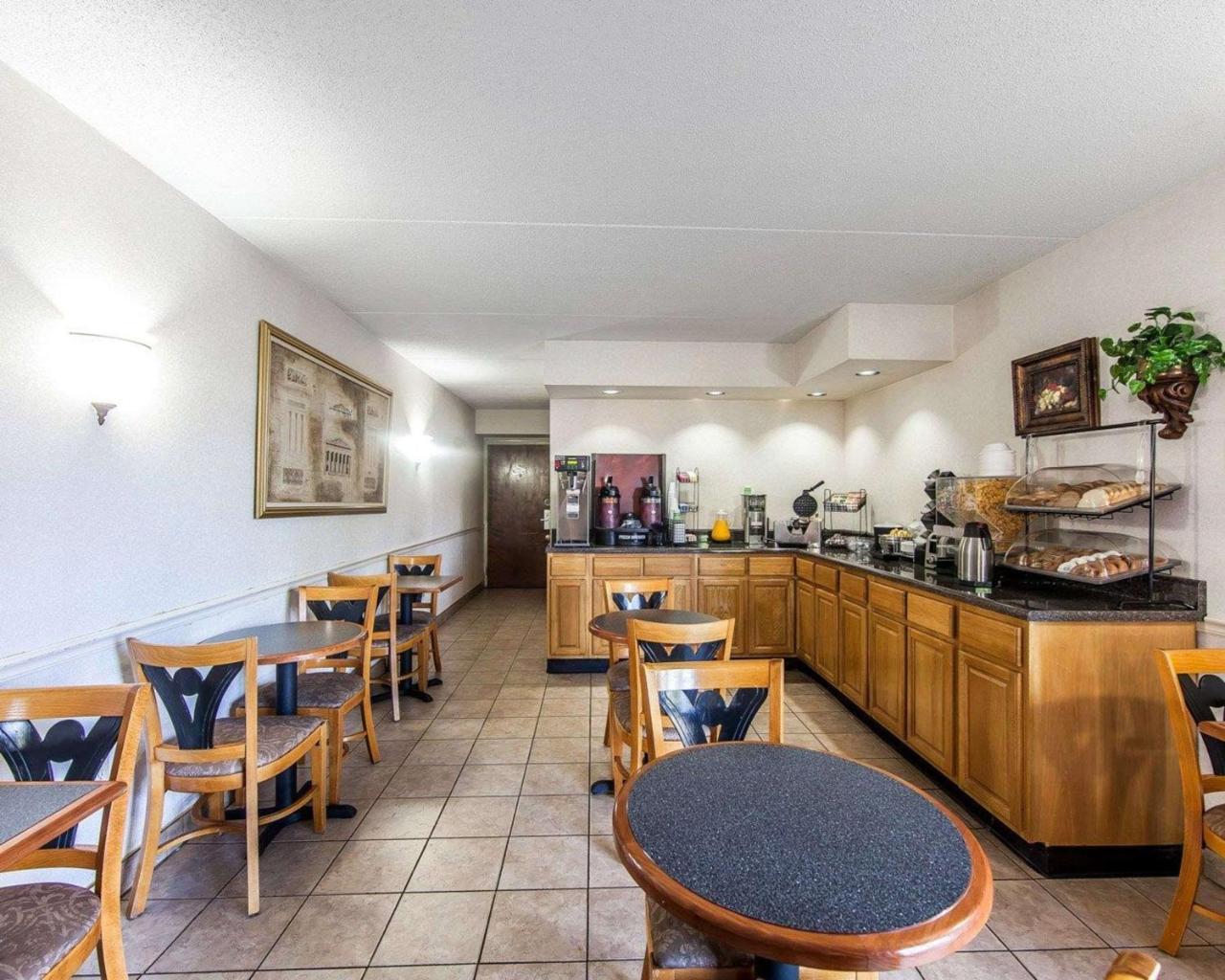 סוויטווטר Rodeway Inn מראה חיצוני תמונה