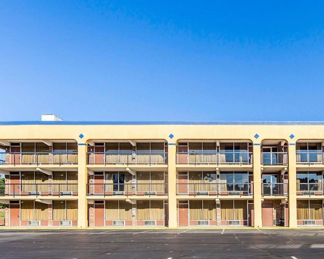 סוויטווטר Rodeway Inn מראה חיצוני תמונה