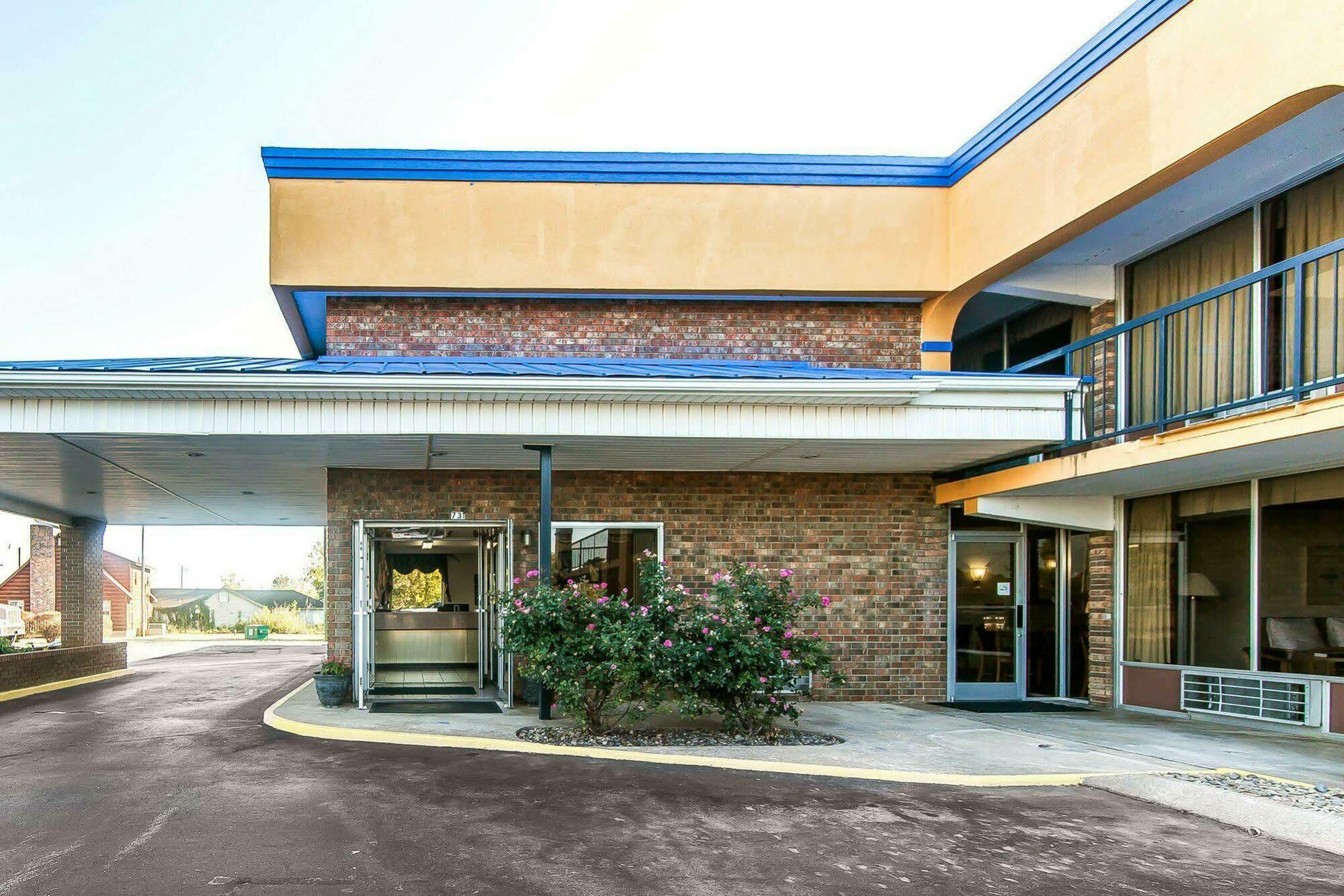סוויטווטר Rodeway Inn מראה חיצוני תמונה