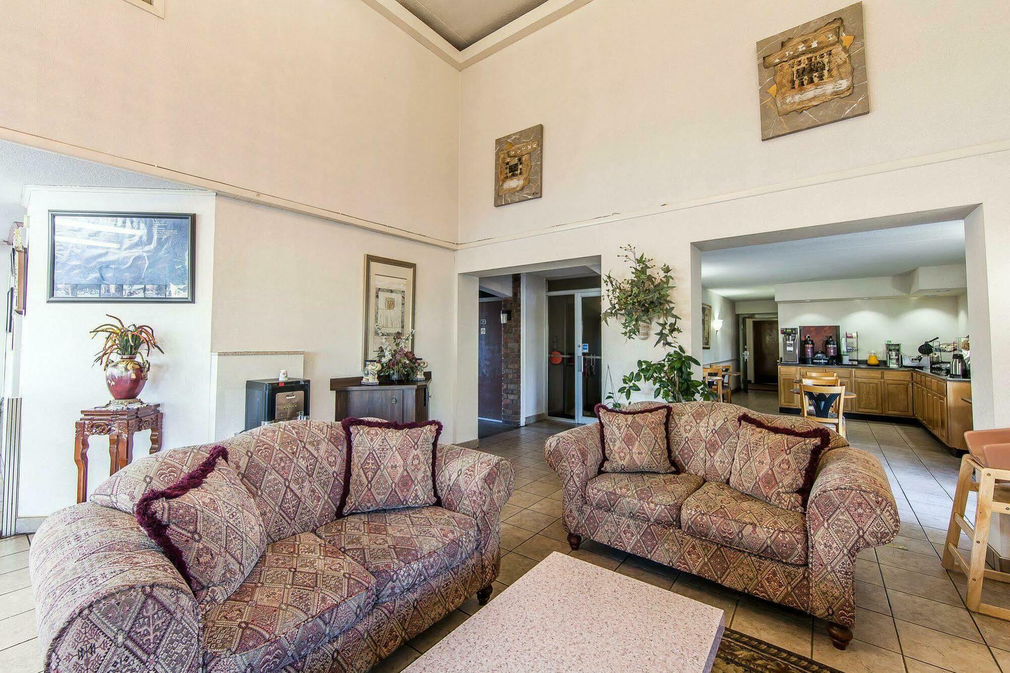 סוויטווטר Rodeway Inn מראה חיצוני תמונה
