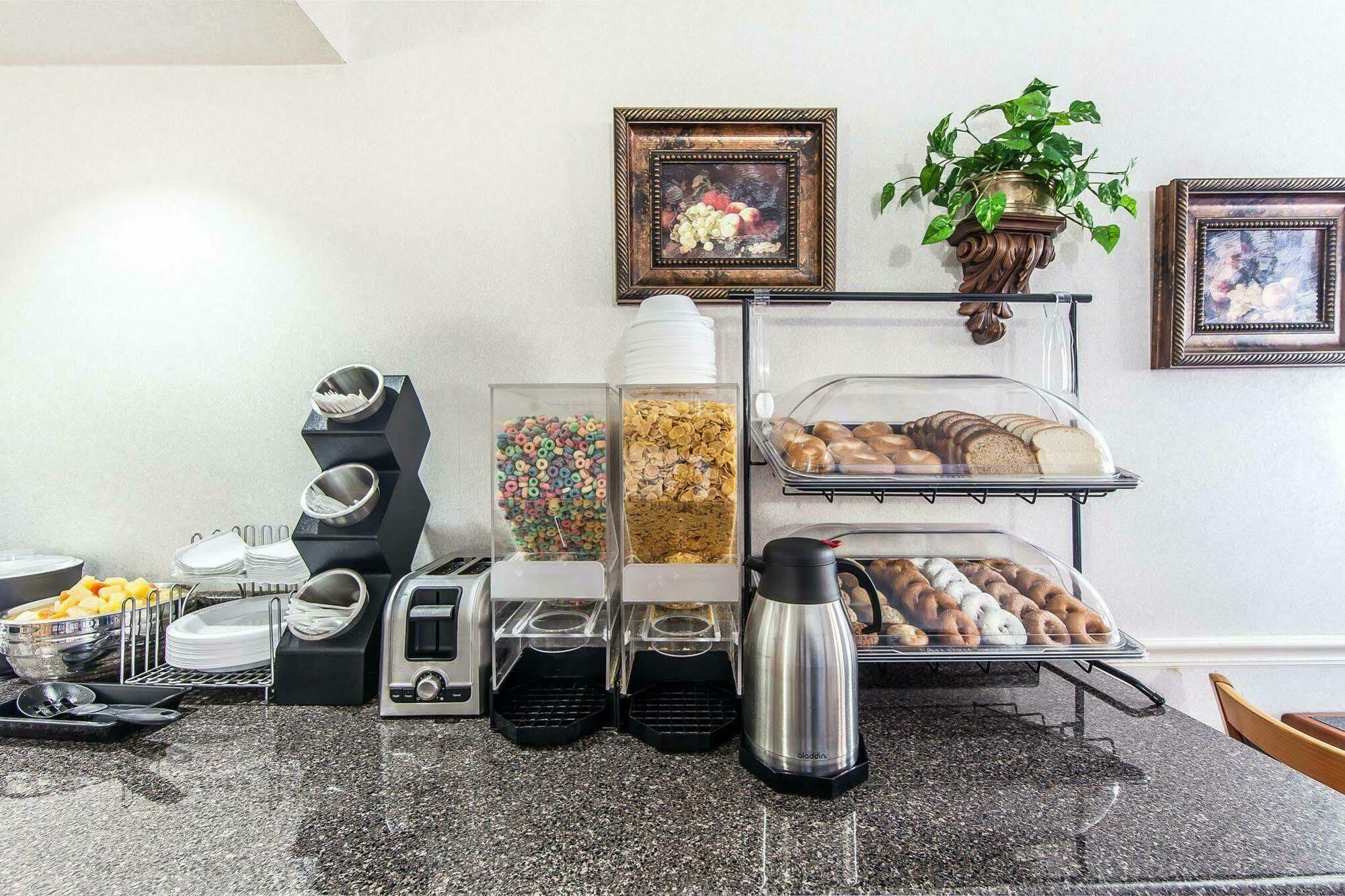 סוויטווטר Rodeway Inn מראה חיצוני תמונה