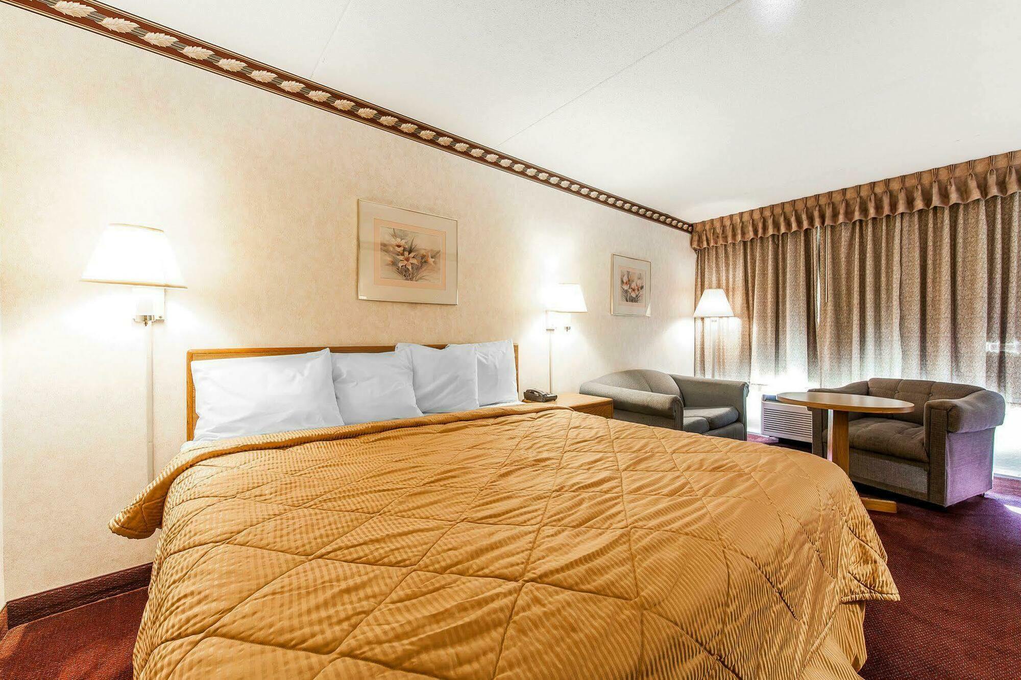 סוויטווטר Rodeway Inn מראה חיצוני תמונה